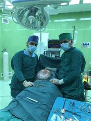 خارج کردن توده 8 کیلویی از شکم بیماری دربیمارستان امیر المومنین شهرستان چاراویماق + تصاویر 